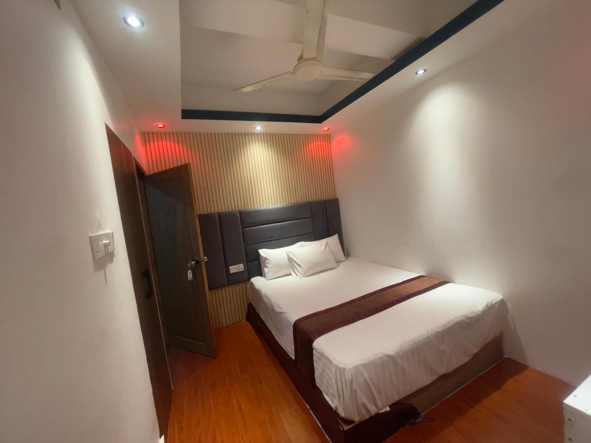 Rezala Restaurant And Residence Dhaka Esterno foto