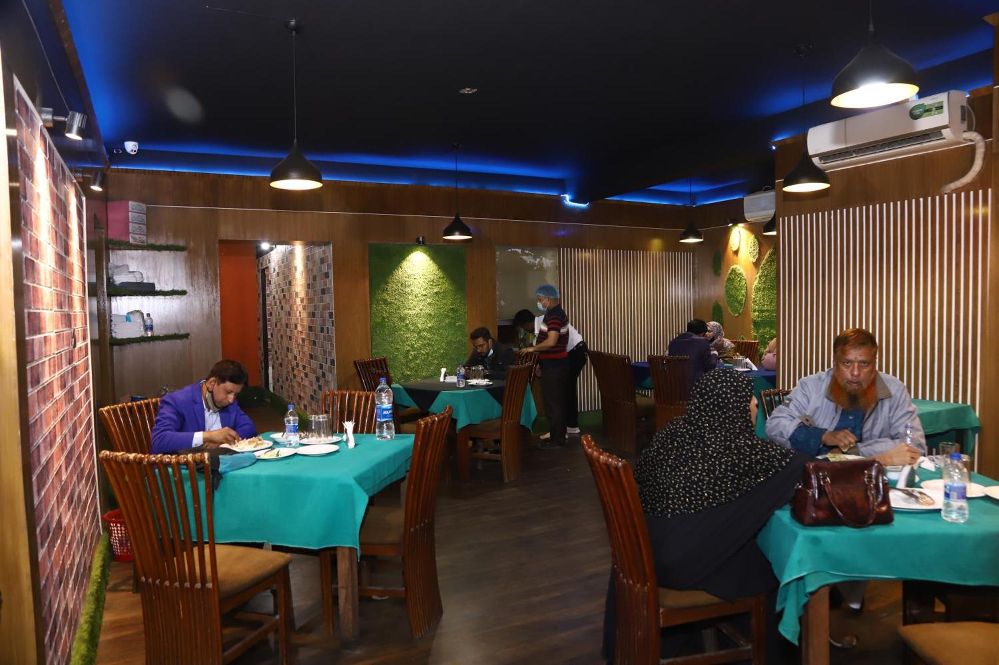 Rezala Restaurant And Residence Dhaka Esterno foto